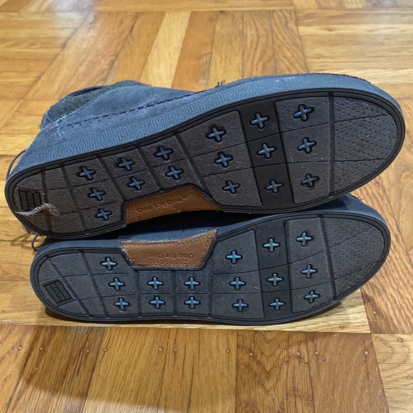 TOMS Southwest Moccasin Boots - Picture 5 of 10